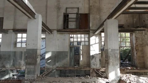Urban exploring: stunning drone flight inside an abandoned industrial building. 스톡 동영상 261690536