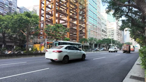 Urban Flow and Future Build: City Traffic Meets Rising Construction Video stock 311433353
