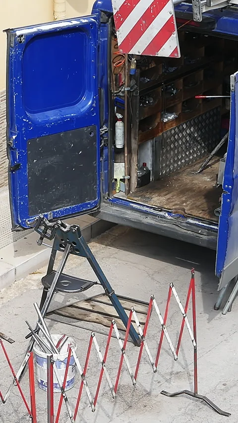 Urban gas network maintenance in progress. Utility service van and safety bar Vídeo Stock 309371155