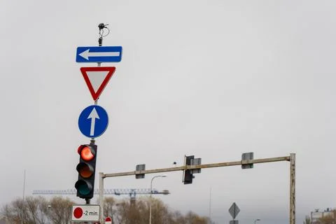 Urban intersection with illuminated traffic light Foto stock