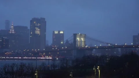 Urban Nightscape Featuring the iconic Brooklyn Bridge and its dazzling city Stock Footage 316512641