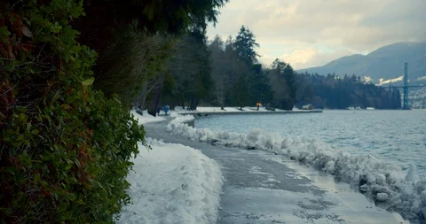 Urban park path covered in snow after blizzard Stock-Footage 129787254