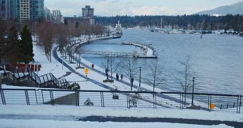 Urban park path covered in snow after blizzard Stock-Footage 129787630