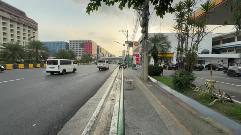 Urban Roadside and Traffic Flow EDSA 4K 60fps Vídeo Stock 338350068