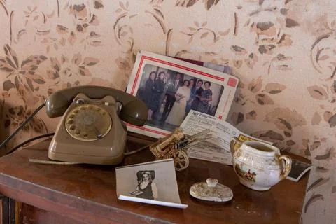 URBEX. FORGOTTEN OBJECTS INSIDE A WORRING ABANDONED HOUSE Stock Photos