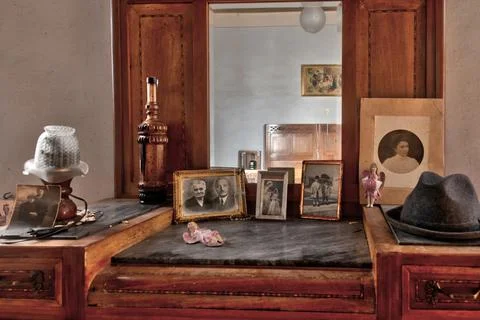 URBEX. FORGOTTEN OBJECTS INSIDE A WORRING ABANDONED HOUSE Stock Photos