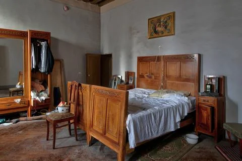 URBEX. FORGOTTEN OBJECTS INSIDE A WORRING ABANDONED HOUSE Stock Photos