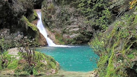 Urederra river 動画素材 44417870