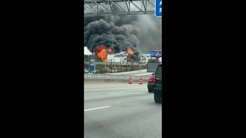 US: 4-Alarm Fire At 3-Story Building Spread To Casulo Hotel In South Austin Stock-Footage 277527375