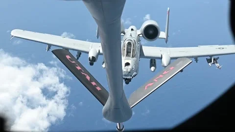 U.S. Air Force A-10 Thunderbolt approaching boom for aerial refuel Видео 227159972
