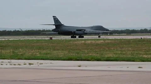 U.S. Air Force B-1B Lancer taxiing on to runway for take off Stock-Footage 255372988