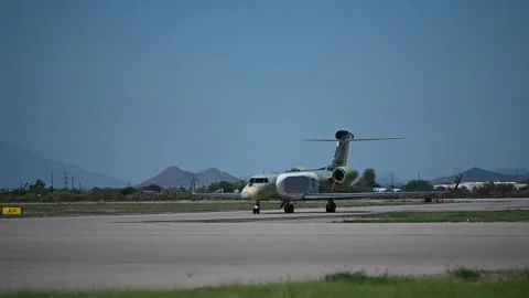 U.S. Air Force EC-37B Compass Call aircraft taxis at Davis-Monthan AFB Vidéo 205126404