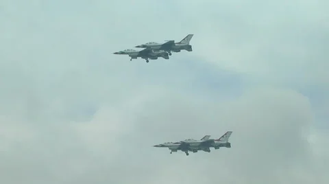 US Air Force F-16 Thunderbirds jet demonstration team fly-by four slow one fast Stock Footage 51429620