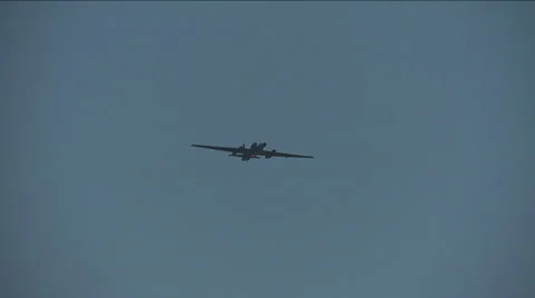 A U.S. Air Force U-2 Dragon lady spy reconnaissance plane in flight. 스톡 동영상 67410679