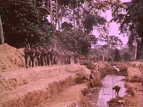The US army advises the building of irrigation canals in Ecuador. Vídeos de archivo 75271489