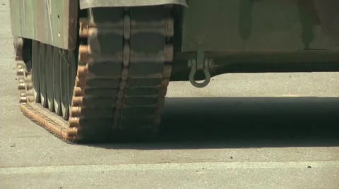 U.S. Army Tank practice fire - Close up of Continuous tank tracks 스톡 동영상 40450083