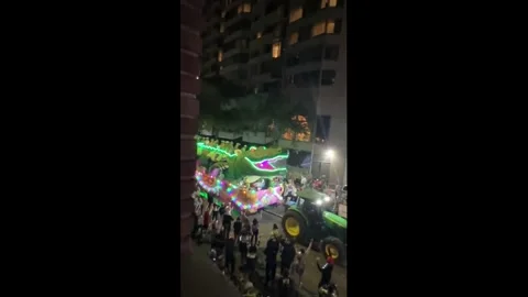 US: Bacchagator super-float rolls through Krewe of Bacchus parade in Loui... Stock Footage 329110383
