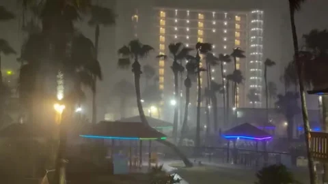 US: Blinding Lightning Storm Engulfs South Padre Island In Torrential Nig... Stock Footage 337079577