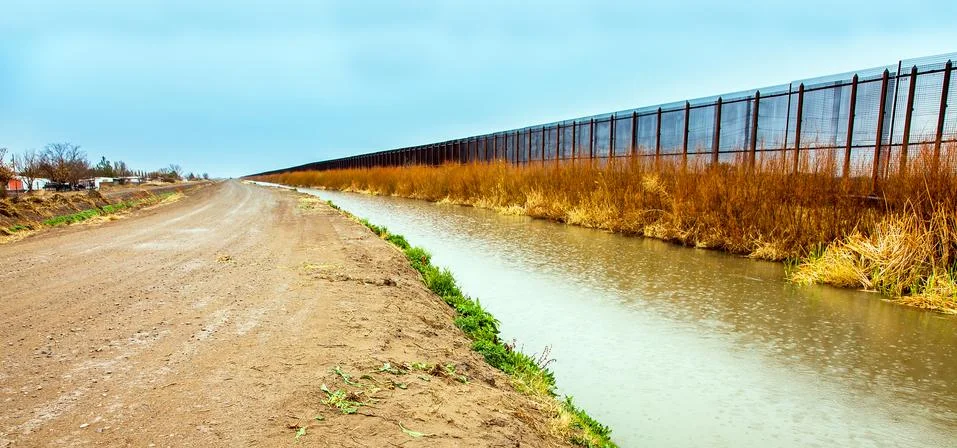 US border fence to Mexico at El Paso Stock Photos