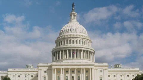 U.S. Capitol Building Dome on Warm Spring Day Video stock 277649957