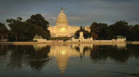 US Capitol Building with Reflecting Pool Vídeos de archivo 418757