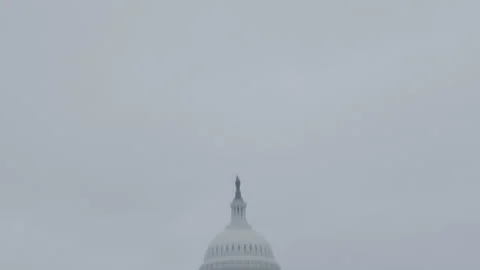 U.S. Capitol Building - Tilt Down Stockbeeldmateriaal 234155888