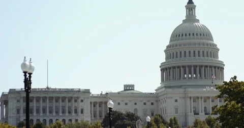 US Capitol Building (tilt up) Stock Footage 138660840