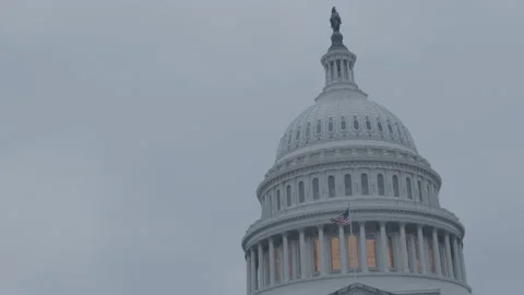 U.S. Capitol Dome - Medium Shot - Justified Right Stockbeeldmateriaal 234156005