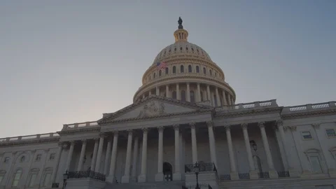US Capitol - Rear Dome Sunset Slow Mo - Sunset - Dolly Track - Side to Side Stockbeeldmateriaal 126302947