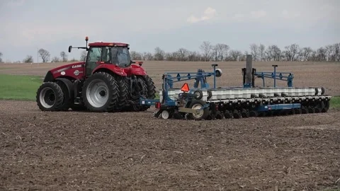 US: Case IH Sets up attached Planter Stock Footage 332745619