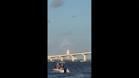 US: Crowds watch Artemis II rocket launch from Cape Canaveral in Titusvil... Stock Footage 332211530