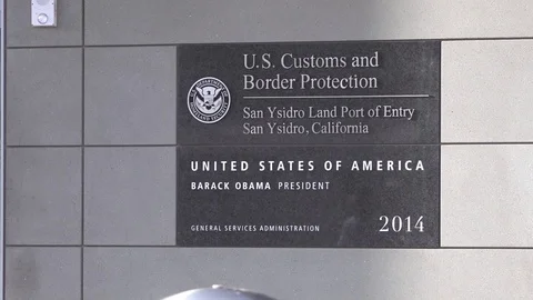 U.S. Customs and Border Protection Building plaque at San Ysidro, California Stockbeeldmateriaal 98341553