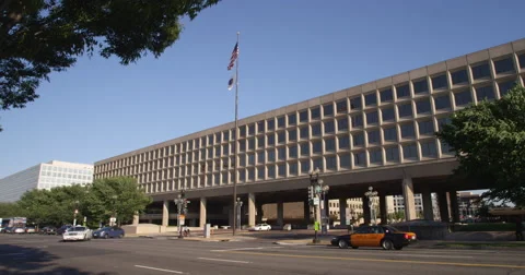 US Department of Energy Forrestal Building on L'Enfant Plaza in Washington DC. Vídeos de archivo 59249547