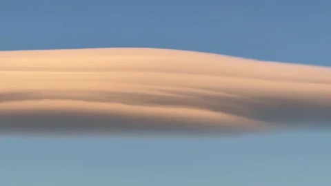 US: Distinctive cloud formation stretches across sky in Lake Tahoe, Nevad... Stock Footage 332197183