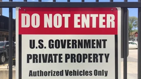 U.S. Government Do Not Enter Sign Stockbeeldmateriaal 75799495