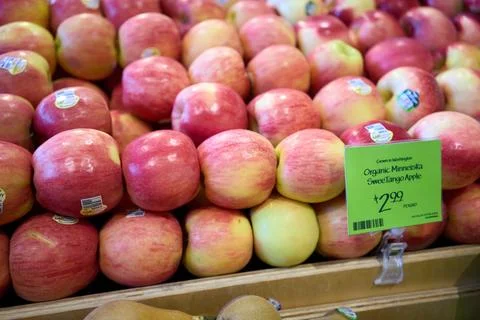 US grocers brace for sales decrease as food aid benefits set to lapse, Los Angel Stock Photos