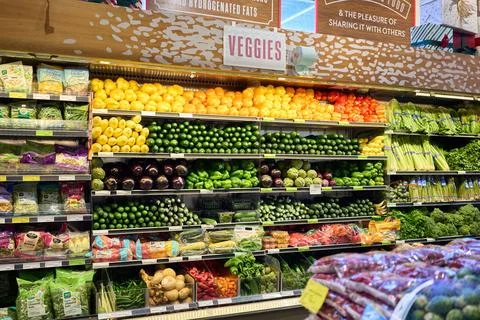 US grocers brace for sales decrease as food aid benefits set to lapse, Los Angel Stock Photos