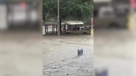 US: Heavy rainfall triggers severe flash flooding in Dallas, Texas Video stock 337267166