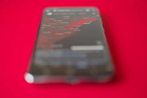 US map of coronavirus confirmed cases on the smartphone screen, shallow depth of Stock Photos
