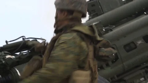 U.S. Marine pulling trigger on Howitzer Stock-Footage 87168602