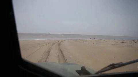 U.S. Marines assigned to operate a tactical water purification system - 2015 Vidéo 97523380