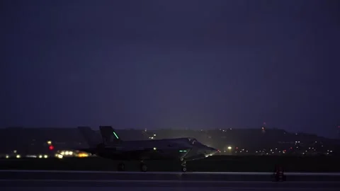U.S. Marines F-35B Lightning II taxiing at dusk Stock-Footage 277630746