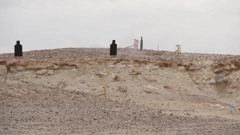 U.S. Marines fire during squad assault exercise in Al Galail, Qatar - 2013 Vidéo 103282559