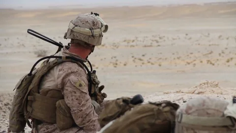 U.S. Marines fire during squad assault exercise in Al Galail, Qatar - 2013 Vidéo 103282828
