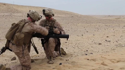 U.S. Marines fire during squad assault exercise in Al Galail, Qatar - 2013 Vidéo 103282956