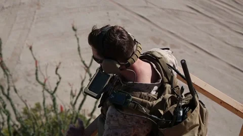 US Marines looking at screen of handheld computer during Close air support Vídeos de archivo 151252011
