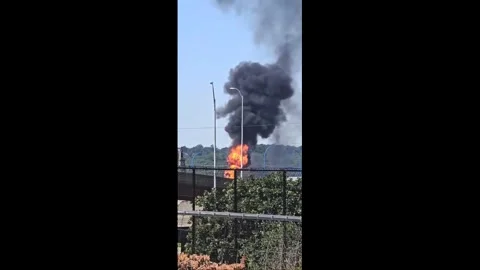 US: Massive Fire Erupts at Tulsa Refinery as Thick Black Smoke Fills Sky Stock Footage 334751929