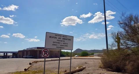 US Mexico border weapon prohibited sign, Arizona, USA Fotos de archivo