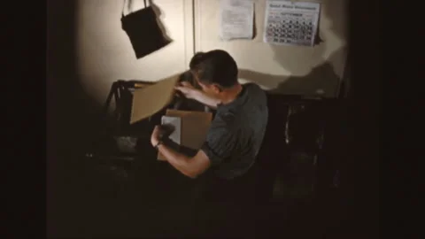U.S. Navy Member Distributes Mail Vídeo Stock 130576222