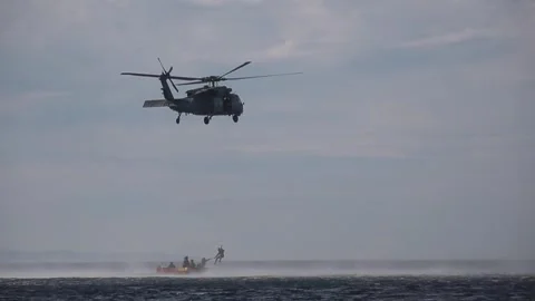 U.S. Navy MH-60 Seahawk recovering NASA astronauts during Orion recovery test Видео 266248777